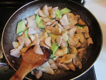 菱角炒肉做法图解 简单做出特色风味小炒菜10