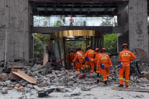 地震来临如何自救逃生 地震的前兆是什么