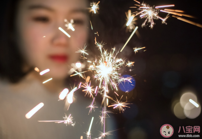 烟花舞挑战有什么隐患危险 冷烟花的温度有多高