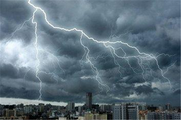 暴雨对生活的影响 暴雨后的山西古建